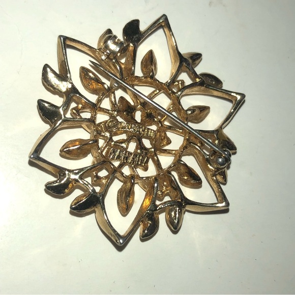 Vintage Sarah Coventry gold floral designed brooch. Gently used - Picture 5 of 5